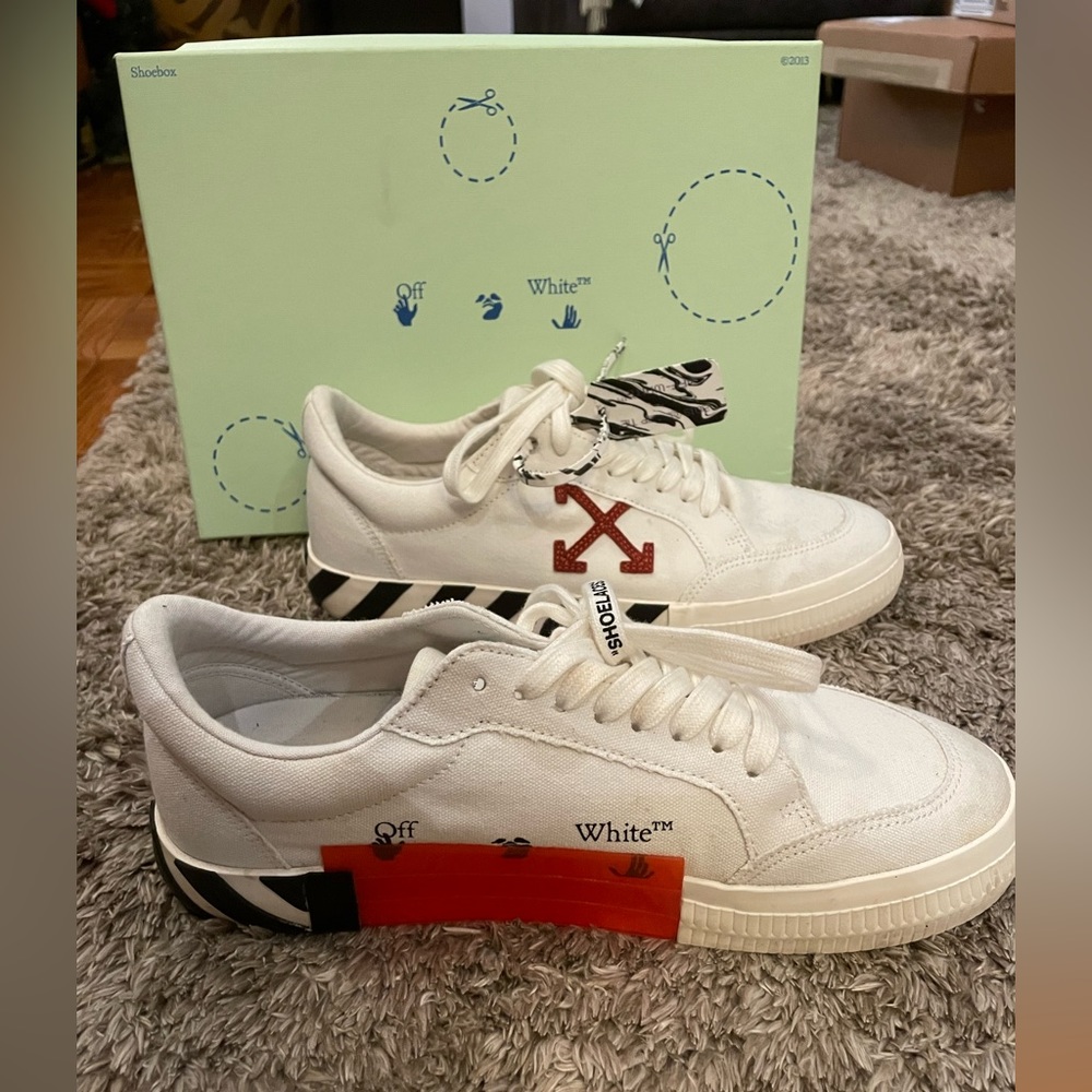 Off-White Men's Vulcanized Canvas Low-Top Sneakers - Size 9 - Great condition